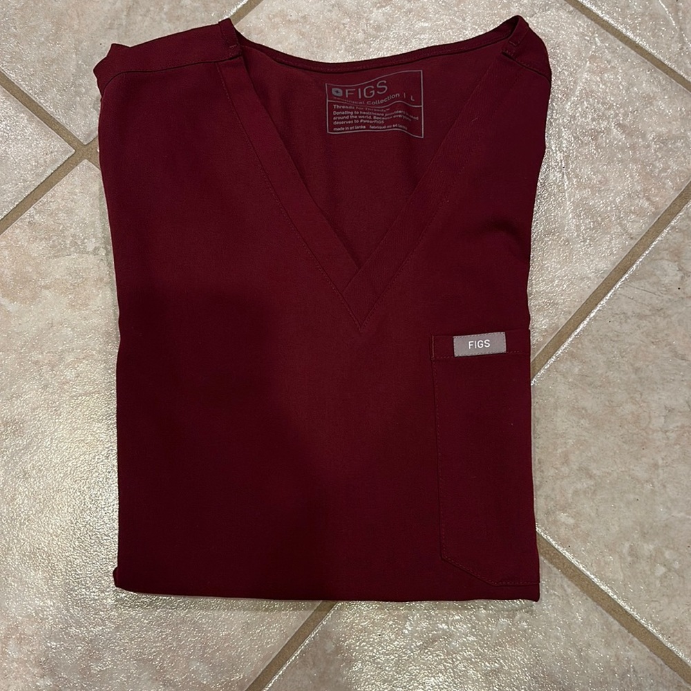 FIGS CATARINA ONE POCKET SCRUB TOP